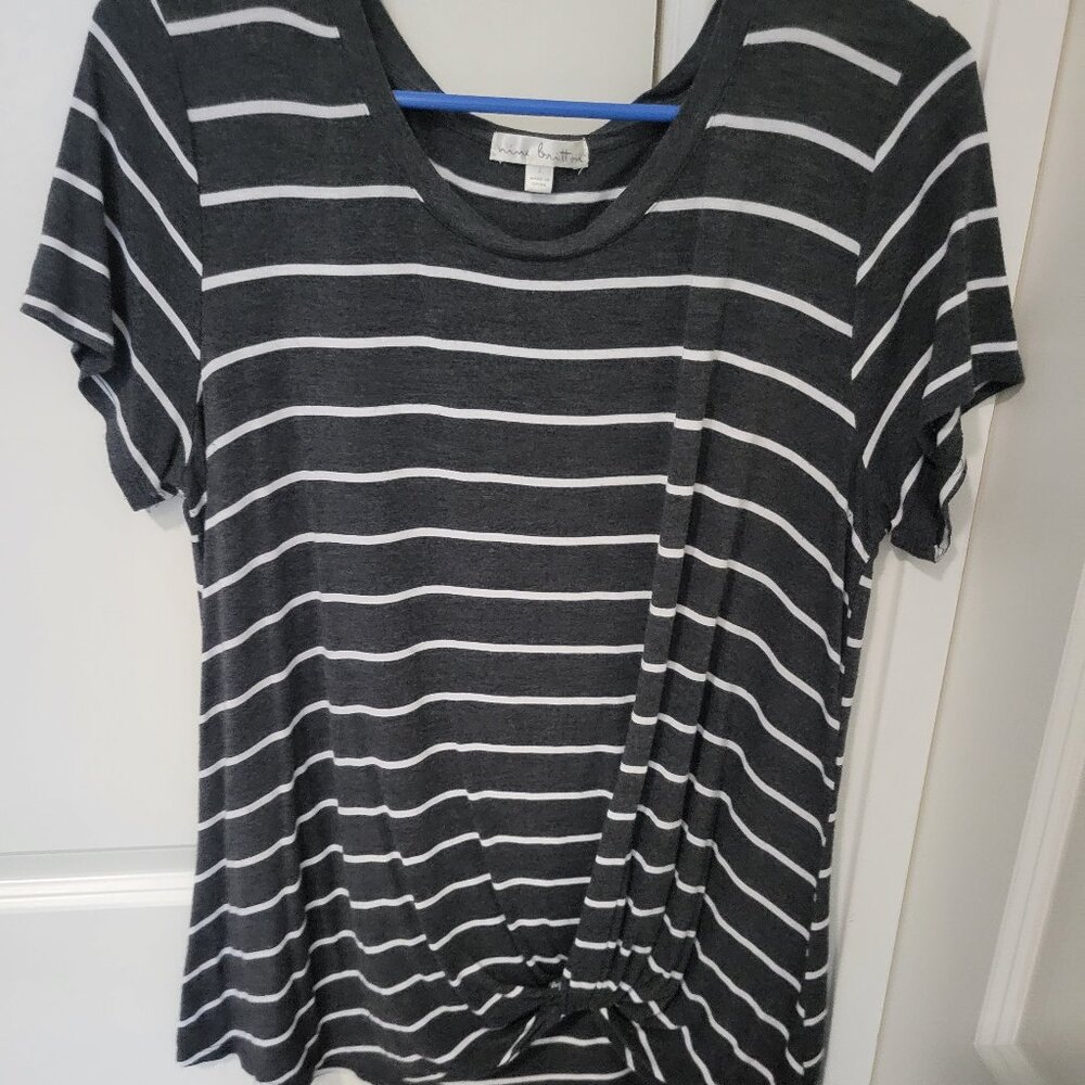 Levie Sleeveless Knot Front Knit Top, L